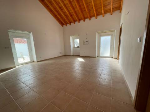 Moradia T2, localizada em Reguengo Grande