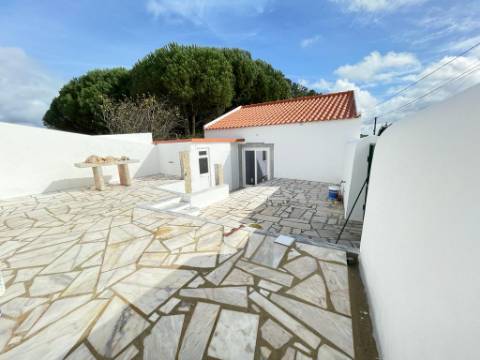 Moradia T2, localizada em Reguengo Grande