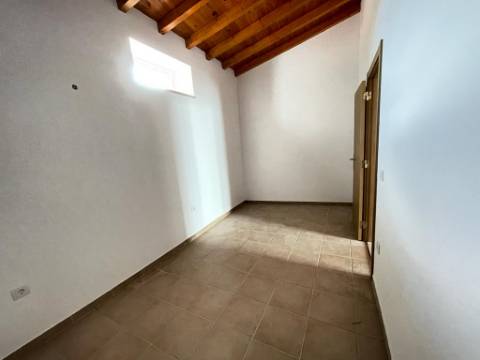 Moradia T2, localizada em Reguengo Grande