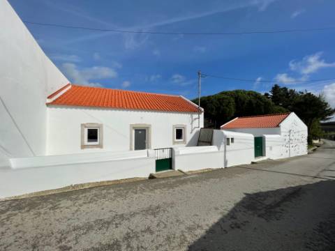 Moradia T2, localizada em Reguengo Grande