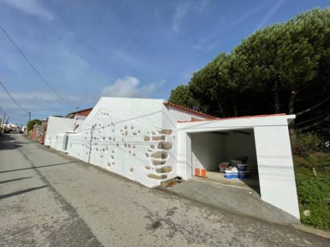 Moradia T2, localizada em Reguengo Grande