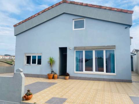 Moradia T3 localizada em Seixal- Lourinhã