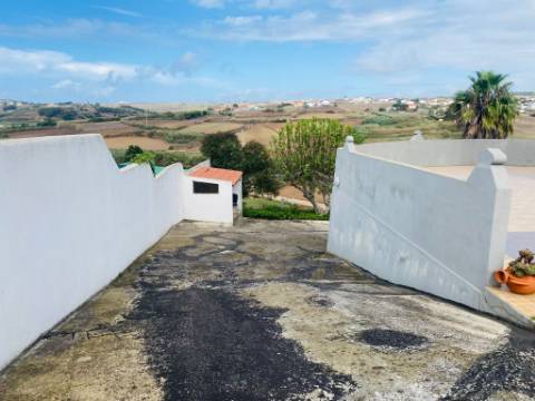 Moradia T3 localizada em Seixal- Lourinhã