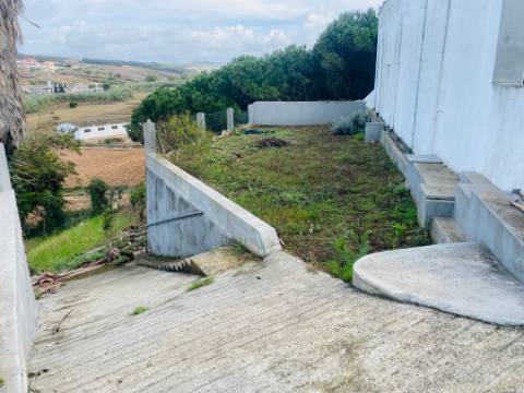 Moradia T3 localizada em Seixal- Lourinhã