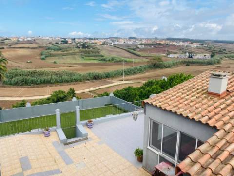 Moradia T3 localizada em Seixal- Lourinhã