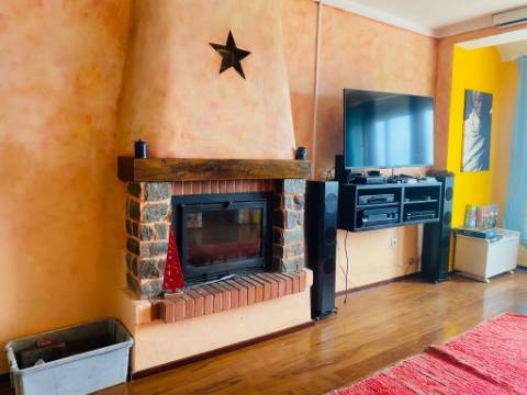 Moradia T3 localizada em Seixal- Lourinhã