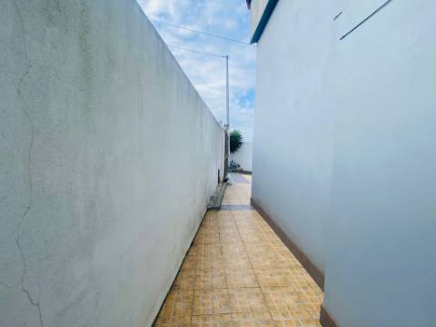 Moradia T3 localizada em Seixal- Lourinhã