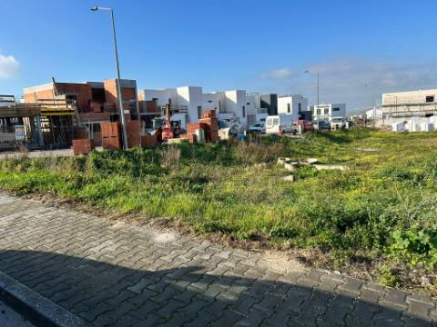 5 lotes de terreno em urbanização