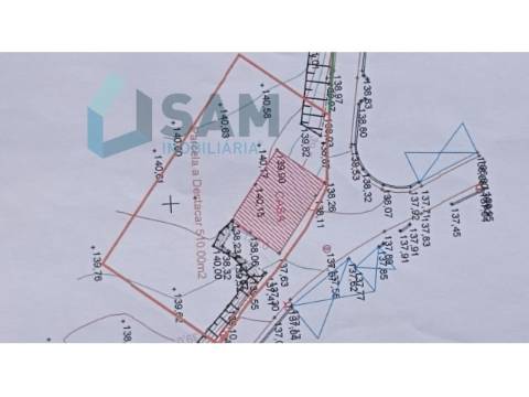 Terreno com Casa de habitação na Merceana