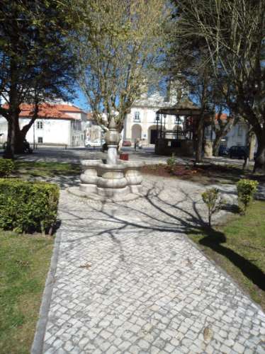 Terreno com Casa de habitação na Merceana
