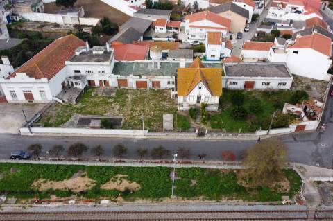 Propriedade espetacular e única à venda no centro do Bombarral