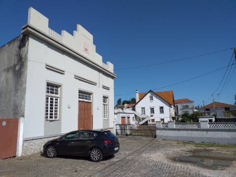 Propriedade espetacular e única à venda no centro do Bombarral