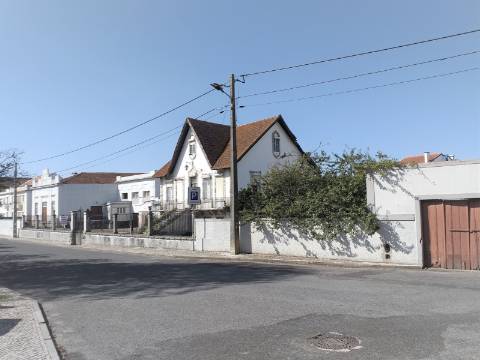 Propriedade espetacular e única à venda no centro do Bombarral