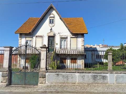 Propriedade espetacular e única à venda no centro do Bombarral