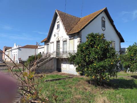 Propriedade espetacular e única à venda no centro do Bombarral