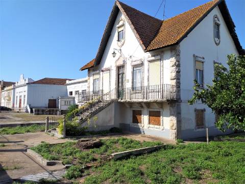 Propriedade espetacular e única à venda no centro do Bombarral