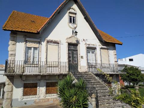 Propriedade espetacular e única à venda no centro do Bombarral