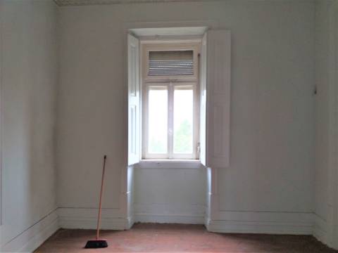 Propriedade espetacular e única à venda no centro do Bombarral