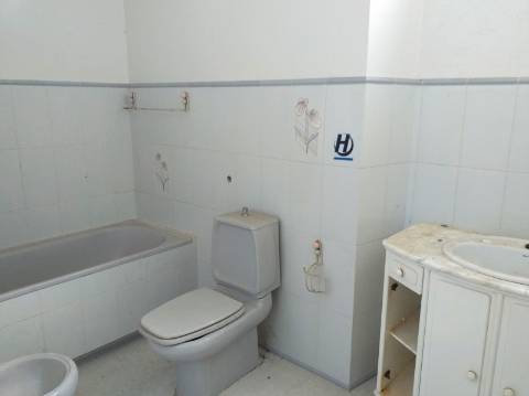 Propriedade espetacular e única à venda no centro do Bombarral