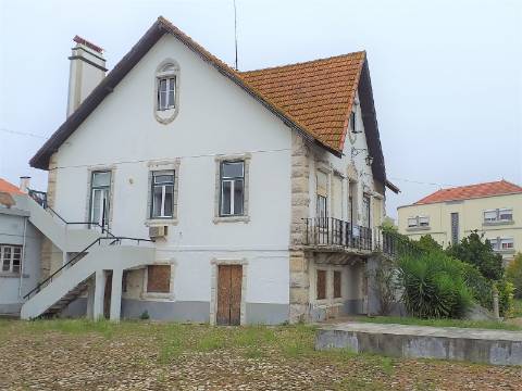 Propriedade espetacular e única à venda no centro do Bombarral