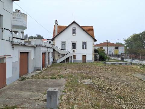 Propriedade espetacular e única à venda no centro do Bombarral