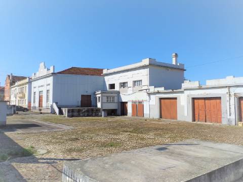 Propriedade espetacular e única à venda no centro do Bombarral