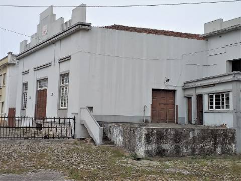 Propriedade espetacular e única à venda no centro do Bombarral