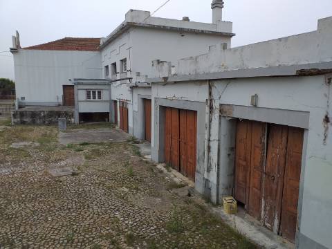 Propriedade espetacular e única à venda no centro do Bombarral