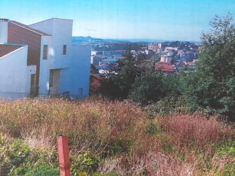 Projeto para construção de moradia com vista sobre a cidade de Coimbra
