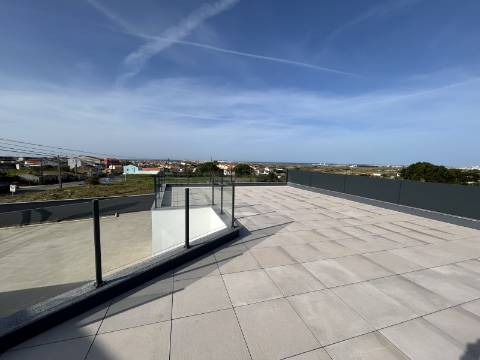 Moradia T3, localizada em Coimbrã