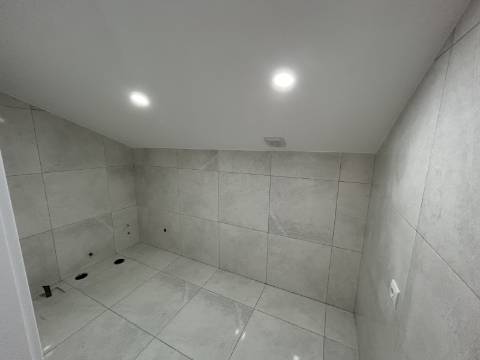 Moradia T3, localizada em Coimbrã