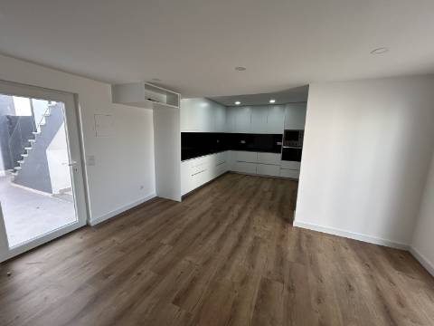 Moradia T3, localizada em Coimbrã