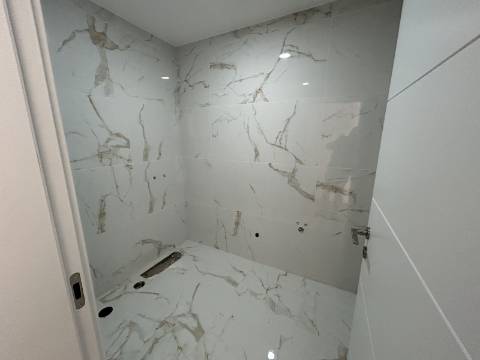 Moradia T3, localizada em Coimbrã