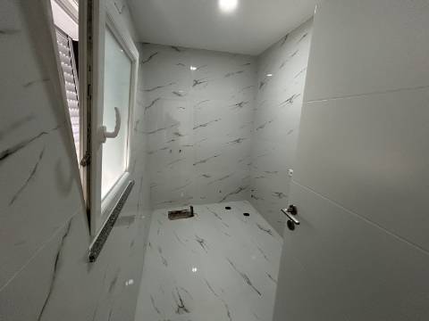 Moradia T3, localizada em Coimbrã