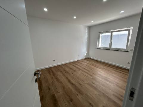 Moradia T3, localizada em Coimbrã