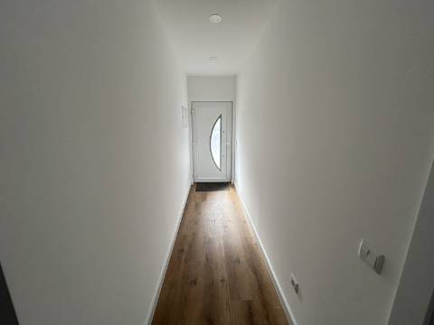 Moradia T3, localizada em Coimbrã