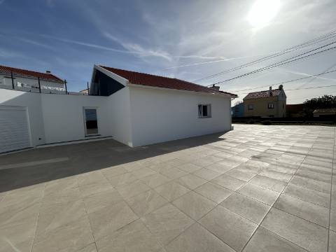 Moradia T3, localizada em Coimbrã