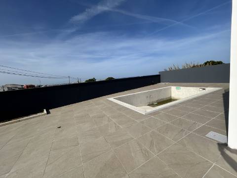 Moradia T3, localizada em Coimbrã