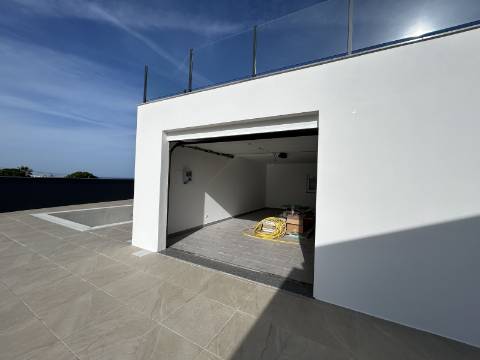 Moradia T3, localizada em Coimbrã