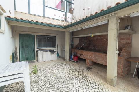 Habitação com piso para restauração