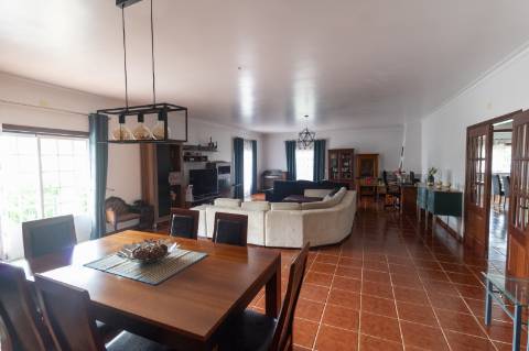 Habitação com piso para restauração