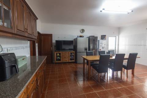 Habitação com piso para restauração