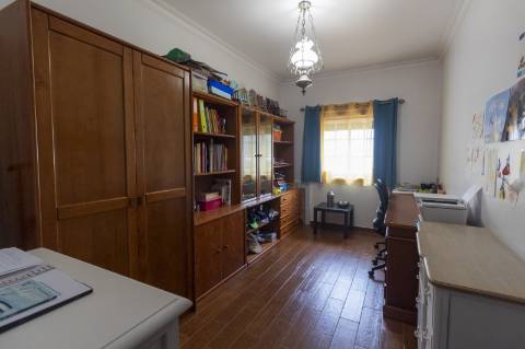 Habitação com piso para restauração