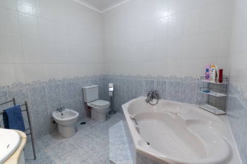 Habitação com piso para restauração