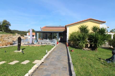 Moradia T5, localizada em Carvalhal Benfeito- Caldas das Rainha