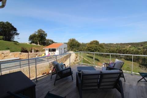 Moradia T5, localizada em Carvalhal Benfeito- Caldas das Rainha