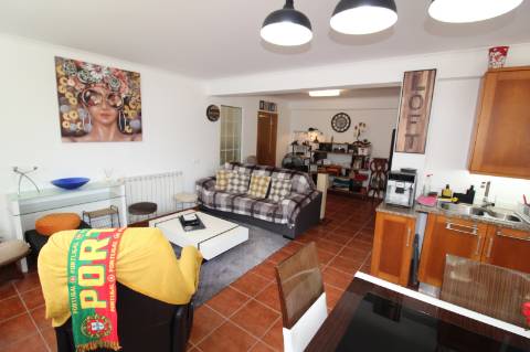 Moradia T5, localizada em Carvalhal Benfeito- Caldas das Rainha