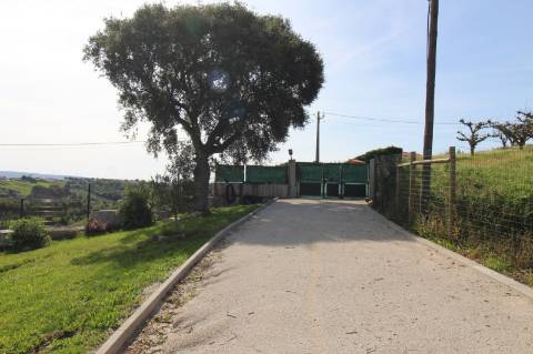 Moradia T5, localizada em Carvalhal Benfeito- Caldas das Rainha