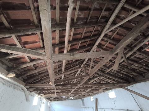 Terreno para construção com três Pavilhões Casais Larana