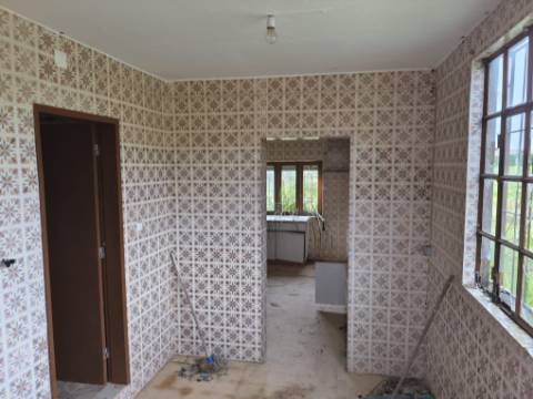 Terreno para construção com três Pavilhões Casais Larana